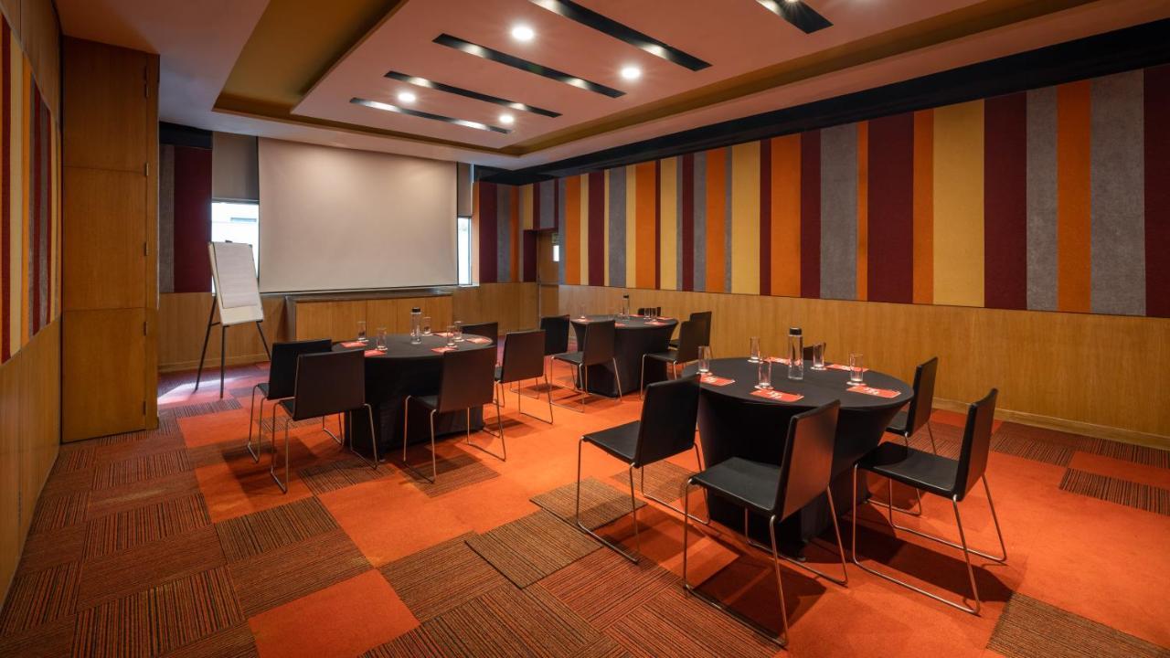 Ibis New Delhi Aerocity - An Accor Brand Exterior photo