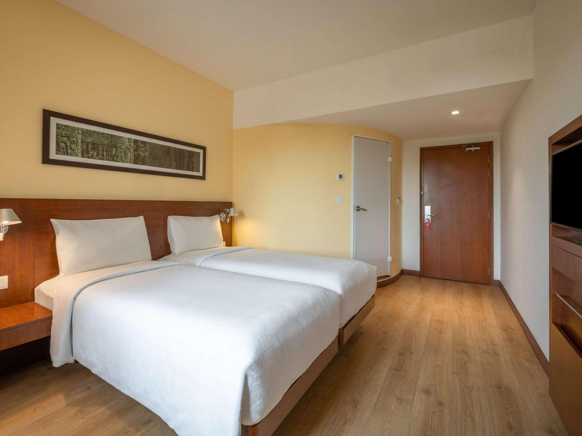 Ibis New Delhi Aerocity - An Accor Brand Exterior photo