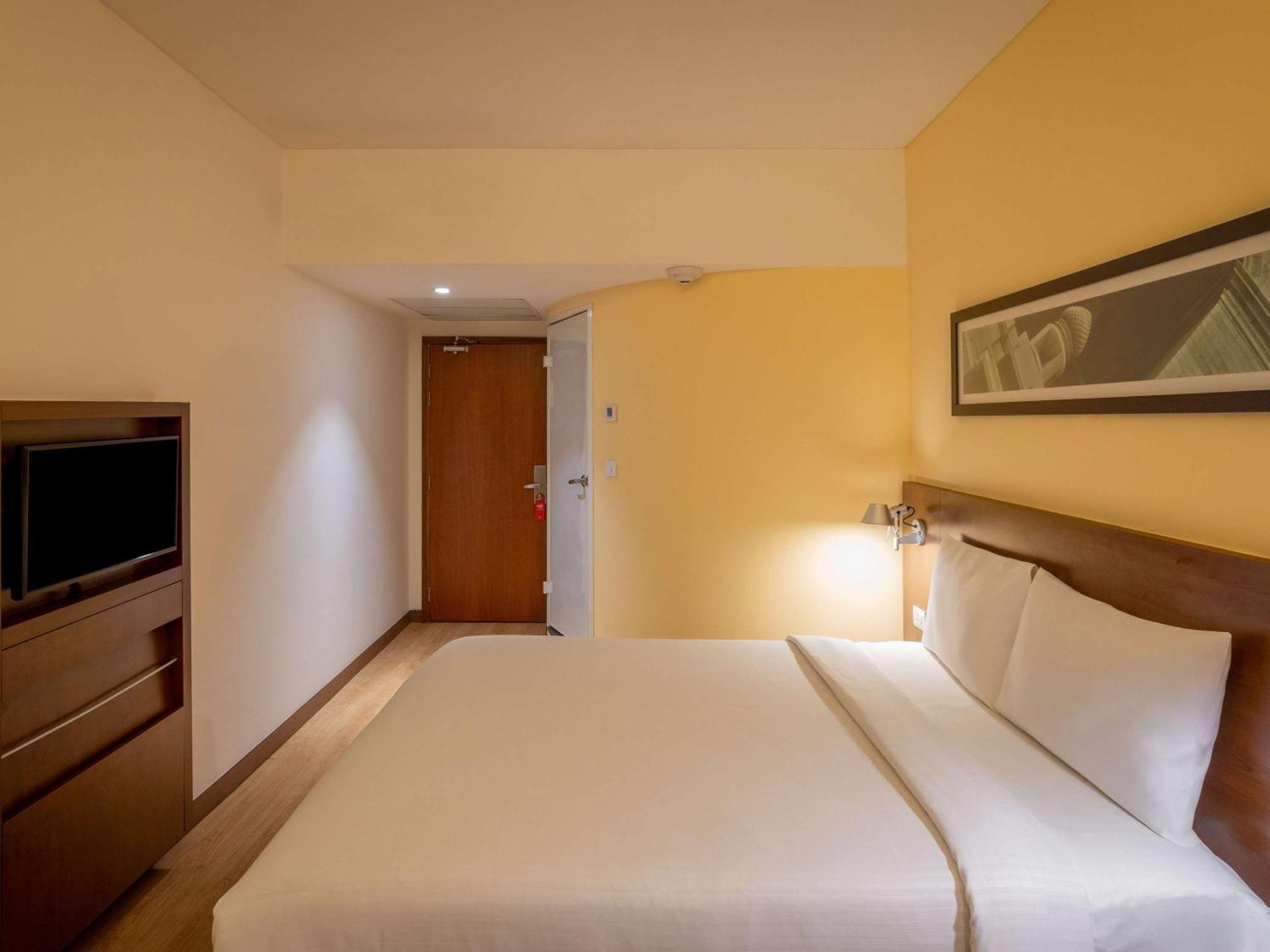 Ibis New Delhi Aerocity - An Accor Brand Exterior photo