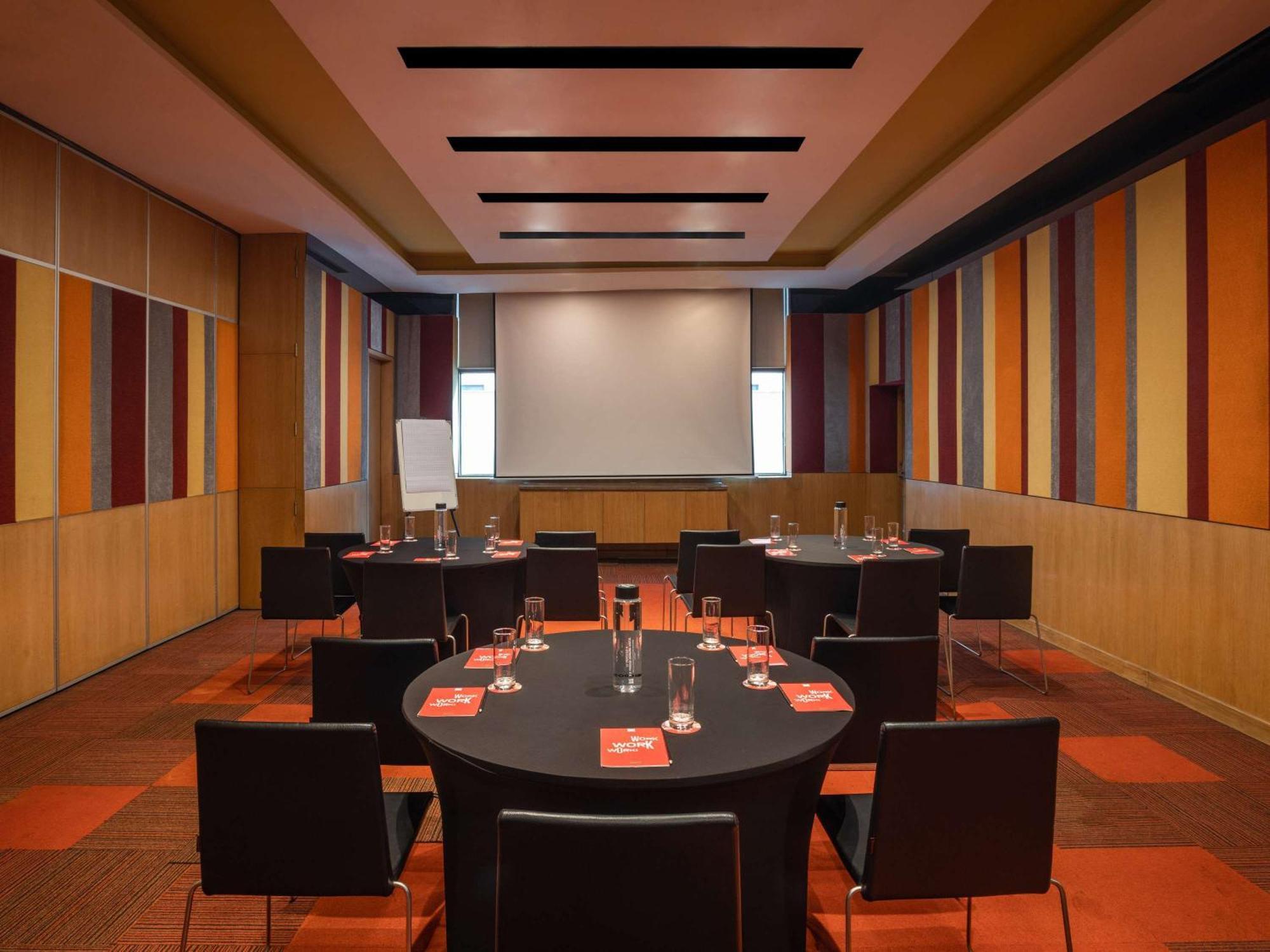 Ibis New Delhi Aerocity - An Accor Brand Exterior photo